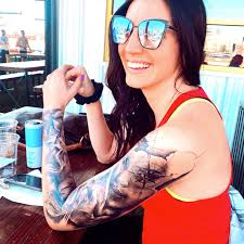 Okayyy ladies👏💪‼️ “Behind every great woman are great women who support  her! Shoutout to all the women who fix another woman's crown without  telling the world its crooked! 🙌🏻🏋🏼‍♀️👸💪🏻👊🏻🤝”