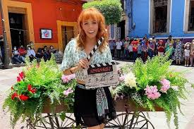 Both were desserts and both involved fruits. Cnho4f4d0fpsam