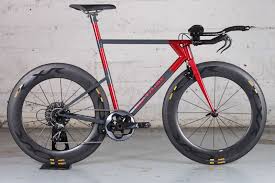 (pour course contre la montre), est un format de course consistant, pour les compétiteurs, à effectuer chacun à leur tour un parcours chronométré. Epingle Par Marcus Schonefeld Privat Sur Velo Velo Triathlon Triathlon Velo