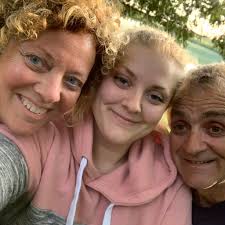 Dealing with Burglars in Sims 4