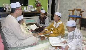 Kelas 1 aktivitas 4 1 menceritakan anggota keluarga. Perkukuh Bina Keluarga Bahagia