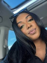 How do you use the little powder that looks like make-up