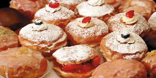 Pączki are usually covered with powdered sugar, icing or bits of dried orange zest. Fat Tuesday Where To Find Paczki Treats In Greater Akron
