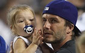 Harper Beckham: Công chúa tóc mây sống trong “núi tiền” và sự cưng chiều