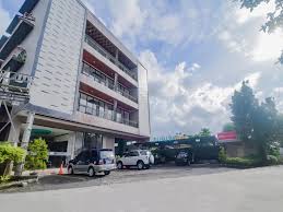 Jalan sirtu bahu jalan s membuat bahu jalan dan dipadatkan dengan baik. Oyo 90312 Bahu Bay Hotel Manado Updated 2021 Prices
