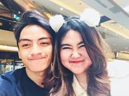 Rey mbayang mengawali karirnya sebagai duta pariwisata manado. Resmi Putus 10 Kenangan Cinta Selebgram Indy Rakry Yang Viral