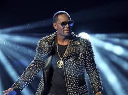 Kelly was previously indicted in the state in 2002 on 21 counts of child pornography in connection a mole that could possibly identify the man in the video as kelly is also mentioned in the report as. Us Star Anwalt Gibt An Video Von R Kelly Beim Sex Mit 14 Jahriger Zu Haben