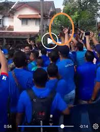 Pekida tampil membuat laporan polis terhadap siti kassim. Redzuanshafi On Twitter Ni Pulak Bukti Pegawai Saddiq Pakai Baju Bn Tunjuk Fuck Kan