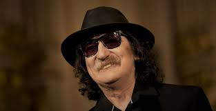 Intersticio: CHARLY GARCÍA, Random: No es cualquiera...