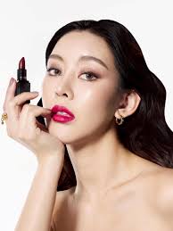 THE NAME SAYS IT ALL. TOM FORD FABULOUS LIP F8 Fuchsia where timeless  elegance meets quiet confidence in a soft, radiant raspberry pink. ✨💄👄  #TOMFORDBEAUTY #TFFABULOUS #TOMFORD