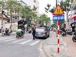 Bà ngoại lại quá nghèo (già yếu) không đủ sức nuôi, đành gởi qua trông nhờ dưỡng nuôi từ vợ chồng người cậu. Biá»ƒn Nao Bao Hiá»‡u Ä'Æ°á»ng Hai Chiá»u Thi Cong Quáº£ng Cao