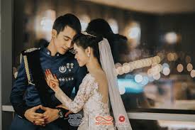 Dayang ara nabellah binti awang astillah (lahir 15 mac 1994) merupakan seorang penyanyi dan pelakon wanita malaysia. Singapore Singer Actor Aliff Aziz Dayang Ara Nabellah Awang Astillah At Top Glove Tower Kuala Lumpur Wedding Photos Dream Wedding Couple Photos