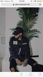 Bryson Tiller For More Pins Like This One Follow Officialjaleel Instagram Pinte Bryson Tiller Bryson Tiller Wallpaper Street Fashion Men Streetwear