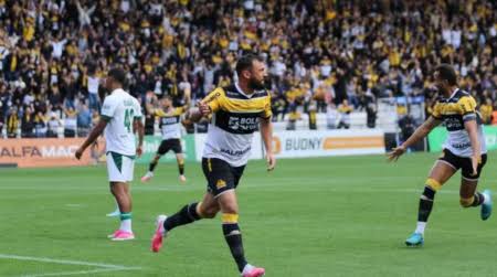 Ex-Cruzeiro decide, Crici&uacute;ma vence Goi&aacute;s e mant&eacute;m lideran&ccedil;a da S&eacute;rie B | R&aacute;dio Itatiaia