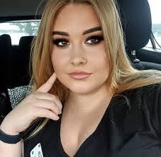 Lisa Lemos's Instagram, Twitter & Facebook