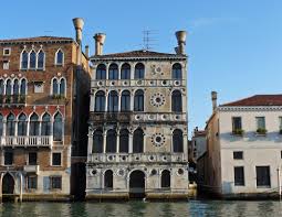 Um Dieses Haus Machen Die Venezianer Einen Grossen Bogen Venedig Canal Grande Anwesen