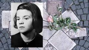 Sophie scholl was born as sophia magdalena scholl on may 9, 1921, in forchtenberg, germany, to robert scholl and magdalena müller. Das Erbe Von Sophie Scholl Inforadio