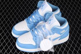Neon Green Nike Jordans 2017 106 White University Blue Sneakers Ietp Nike Tuned 1 Mens Soccer 554725