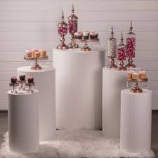 Rose Gold And Pink Dessert Table In 2020 Rose Gold Cake Stand Pink Dessert Tables Rose Gold Cake