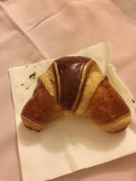 Ecco la ricetta facile con foto passo passo per prepararlo facilmente in casa come al bar o in pasticceria Cornetto Alla Nutella Bild Von Bar Calise Ischia Ischia Tripadvisor