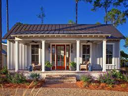 See the best designs for 2021 and discover your favorite! Modern Farmhouse Cottage Home Bunch Interior Design Ideas