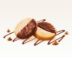 Chocolune Une Patisserie Meringuee Aux Noisettes Fourree D Une Onctueuse Creme Au Chocolat Avec Un Nappage De Fin Ch Chocolat Suisse Creme Au Chocolat Nappage