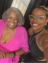 Happy Birthday to MYYYYYY AUNTIE Peggy Autrey 💚💚💚💋💋💋