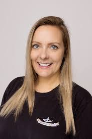 Laura Slack's Instagram, Twitter & Facebook