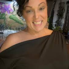 Tracey Pratt's Instagram, Twitter & Facebook