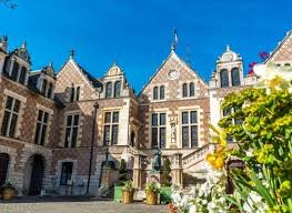 Die stadt orléans liegt in zentralfrankreich im département loiret. Hotel Groslot In Orleans Das Loiretal Ein Ausflug Nach Frankreich