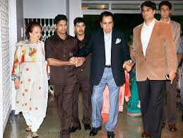 Dilip kumar rests in peace today, july 9, at the age of 98. Dilip Kumar Joined By B Town Pals As He Turns 91 Daily Mail Online