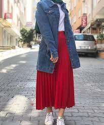 Jeans atau denim telah menjadi salah satu fashion item yang tidak lekang oleh waktu termasuk di antaranya adalah jaket jeans. Hijabers Cobain 13 Tips Memadukan Jaket Jeans Ini Agar Penampilan Kamu Semakin Maksimal