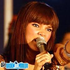 Ca sĩ R&B Dewi Sandra