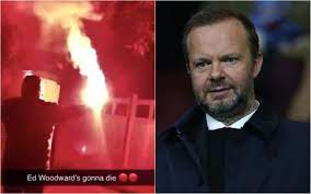 A video posted on social media showed the group gathered outside the house in ed woodward's reputation among united fans has become such a problem, however, that he did make one signing this month — a former journalist. Man Utd Fans Attack Ed Woodward S Home After Death Chants At Old Trafford Metro News