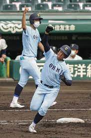 大阪桐蔭高校の主な戦績はこちらです。 西谷浩一監督は、1998年（平成11年）に大阪桐蔭高校野球部監督に就任しています。 なので、 これまで大阪桐蔭が全国制覇した8回のうち、7回の優勝は西谷浩一監督が導いた ことになります。 H7hs Zu0pm33lm