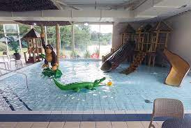 Op vakantie naar vakantiepark beekse bergen in hilvarenbeek, nederland? Video Het Junglebad Zwembad Van Vakantiepark Beekse Bergen