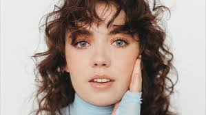 Melissa Poulin's Instagram, Twitter & Facebook