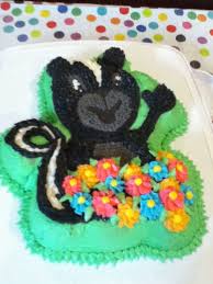 Super Cute Skunk Cake You Use The Monkey Cake Pan And Cute Off A Section Off It Then You Ice It So It Looks Like A Skunk Monkey Cake Birthday Cake