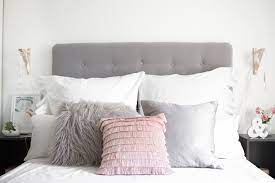 Sehr schönes modernes bett mit rückenteil inkl. Diy Kopfteil Fur S Bett Aus Samt Im Chesterfield Look Alexandra Winzer