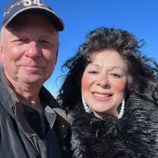 Every couple of years, I get to see my former UNM mentor, friend (and now  neighborhood association president) Mark Reynolds and of course, we must  take the requisite selfie. Mark and I