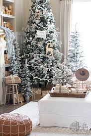 Browse white living room decorating ideas and furniture layouts. Thrifty And Chic Diy Projects And Home Decor