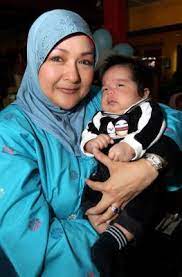 Junid teluk intan 'da doğdu 1942. Anak Angkat Pengubat Rindu Ziela Kepada Arwah Suami Hiburan Mstar