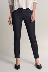 Dark wash flare jeans can be dressed up or down depending on how you wear them, and the relaxed style of the tomgirl jean is a gamechanger in a. Wonder Push Up Capri Jeans With Dark Rinse Jeans Salsa Jeans
