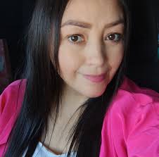 Esta ilustración nos invita a reflexionar sobre la diferencia entre vivir  una fe basada en el amor y la inclusión, versus una religiosidad centrada  en normas y exclusión. Jesús siempre extendió su