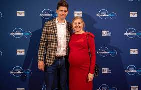 Wout van aert has received his first monument. Sarah Vrouw Van Wout Van Aert Doet Ontdekking Bij Haar Baby Gebeurt Nu Vaker En Vaker Redactie24