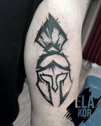Overall this tattoo is very well done and brings out each detail perfectly. Spartaner Helmet Elakortattoo Nuremberg Spartan Tattoo Helmet Tattoo Spartan Helmet Tattoo