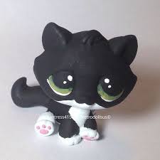 Shannon Andrews On Instagram This Custom Is Of My Cat Annabelle The Real Annabelle Passed Away In 2010 This Custom Is Not Lps Pets Little Pets Custom Lps