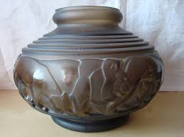 Rare Gros Vase De D Avesn En Verre Presse Art Deco Aux Lions Art Deco Verre Presse Deco