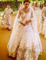 Pin By Shreenaa On Ay Inspiration Of Traditional Style Indian Dresses Indian Wedding Outfits Bridal Outfits