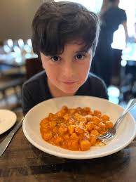 Does Gennaro's Italian Restaurant in North Charleston have desserts?